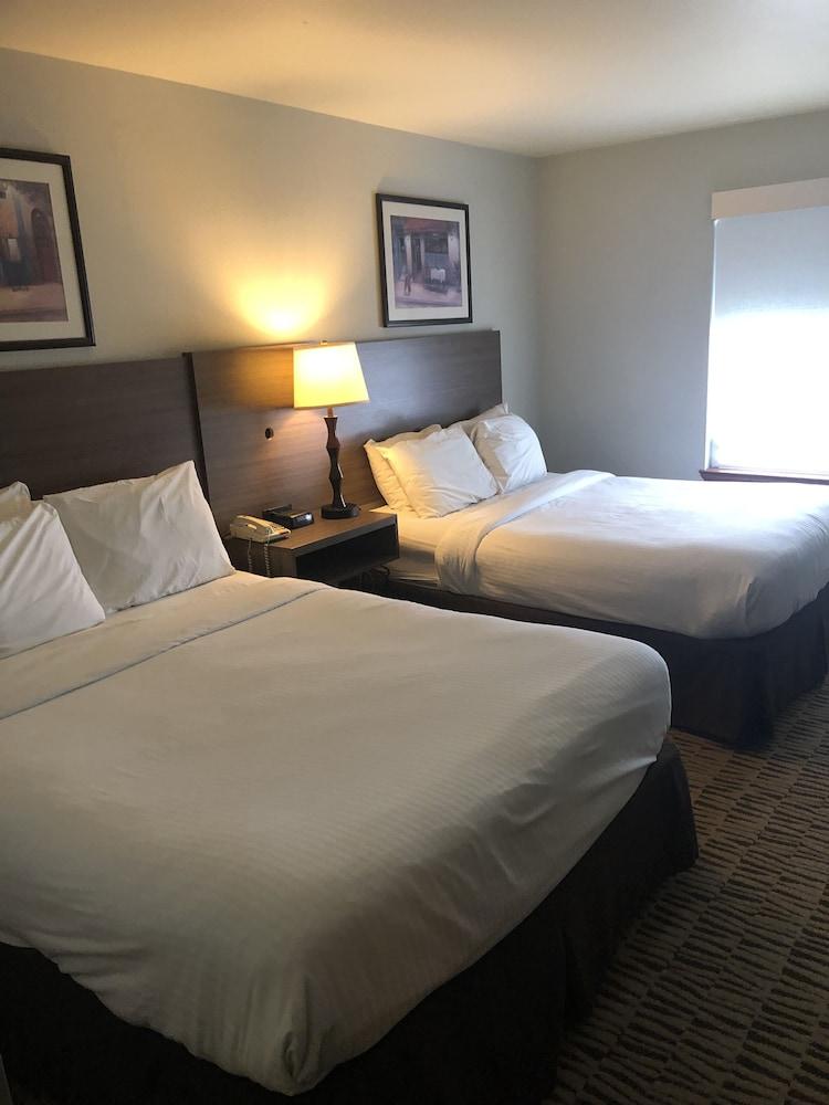 Отель Clarion Pointe Charleston - West Ashley Экстерьер фото