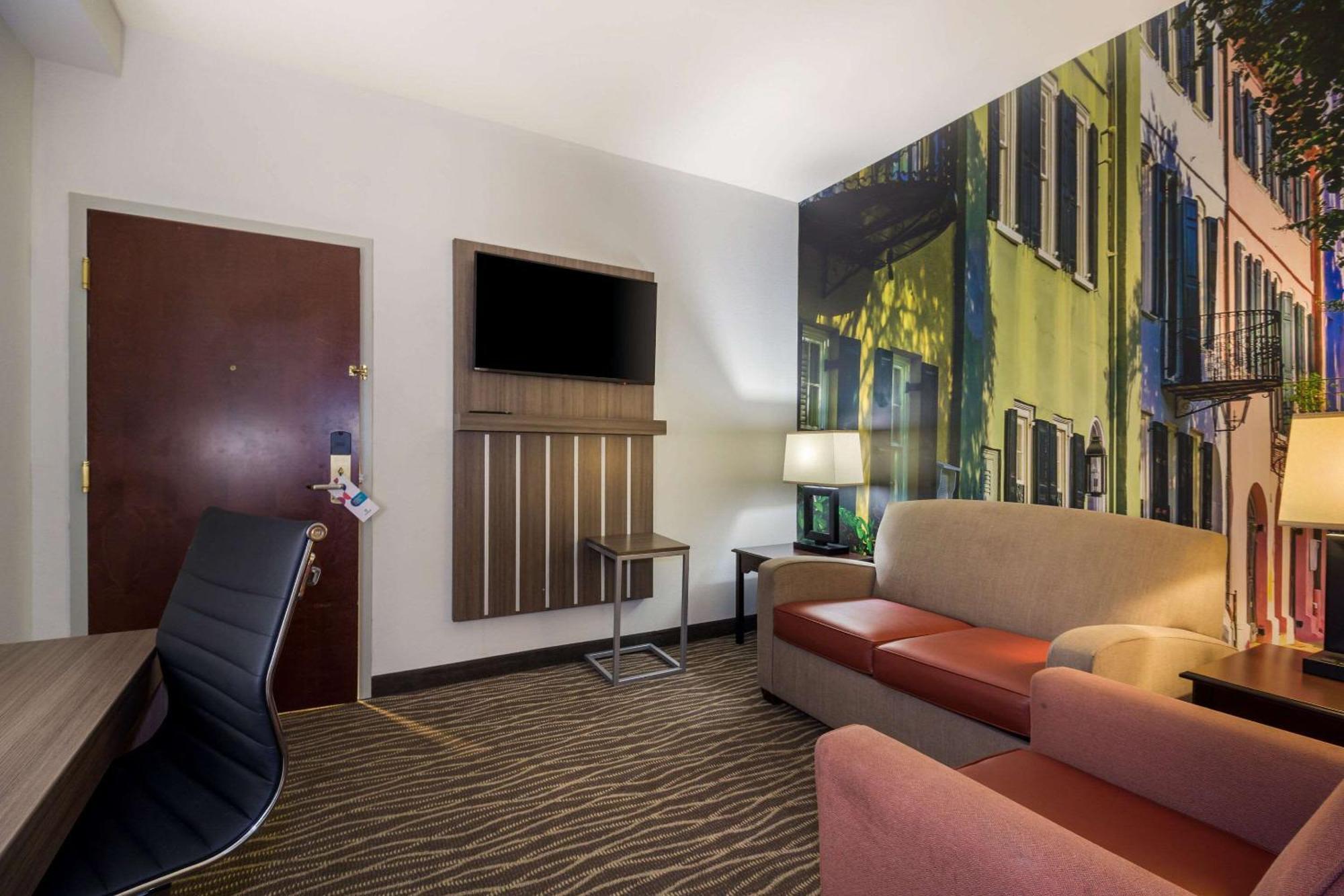 Отель Clarion Pointe Charleston - West Ashley Экстерьер фото